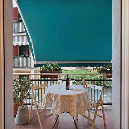 The Riviera Apartament *